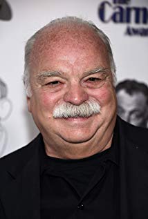 How tall is Richard Riehle?